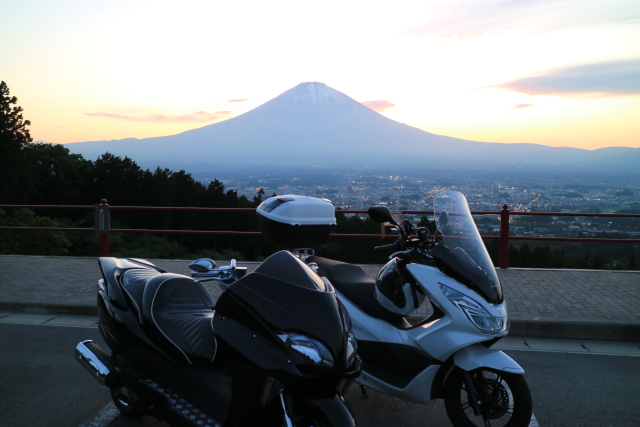 バイクと富士山の記念撮影