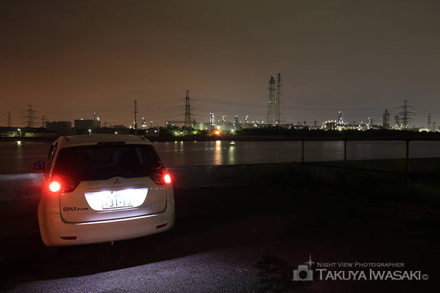 養老川臨海公園の手前から対岸の製油所を望むの画像