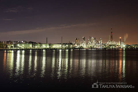 新磯子町 東京ガス 根岸LNG基地前の工場夜景夜景スポット写真（1）class=
