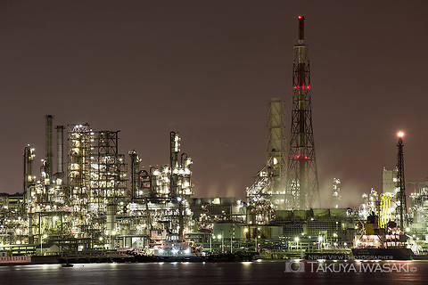 新磯子町 東京ガス 根岸LNG基地前の工場夜景夜景スポット写真（3）class=