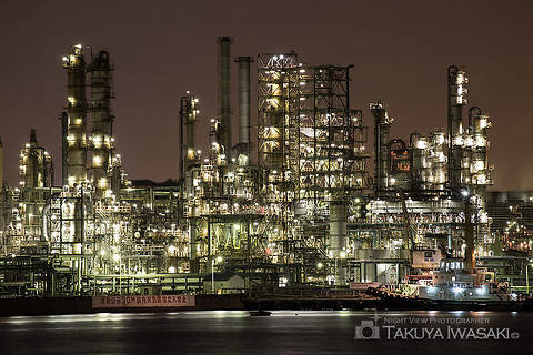 新磯子町 東京ガス 根岸LNG基地前の工場夜景