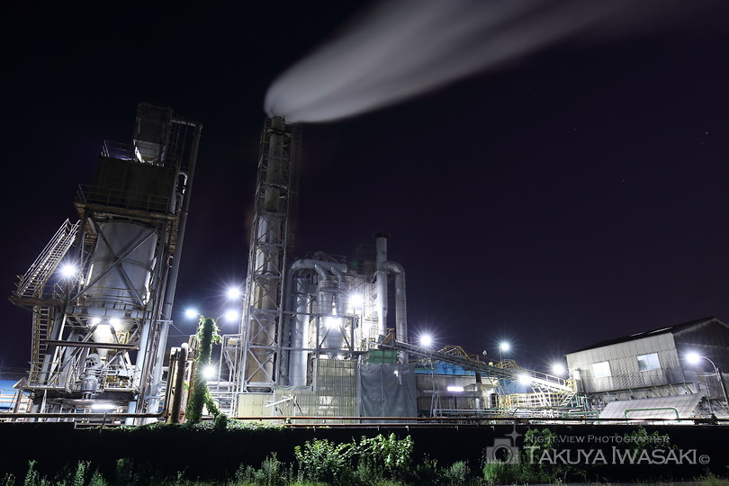 春日製紙工業前の工場夜景夜景スポット写真（1）