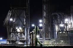 春日製紙工業前の工場夜景夜景スポット写真（4）class=