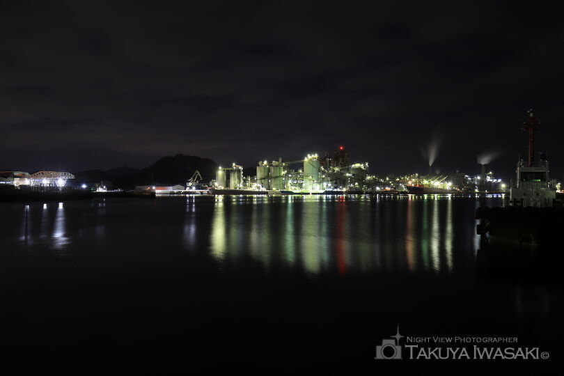 港町の工場夜景夜景スポット写真（1）