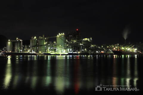 港町の工場夜景夜景スポット写真（2）class=
