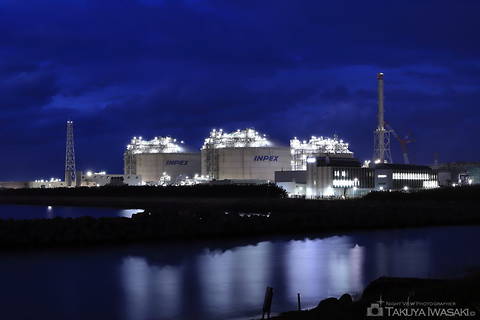 黒井漁港の工場夜景夜景スポット写真（2）class=
