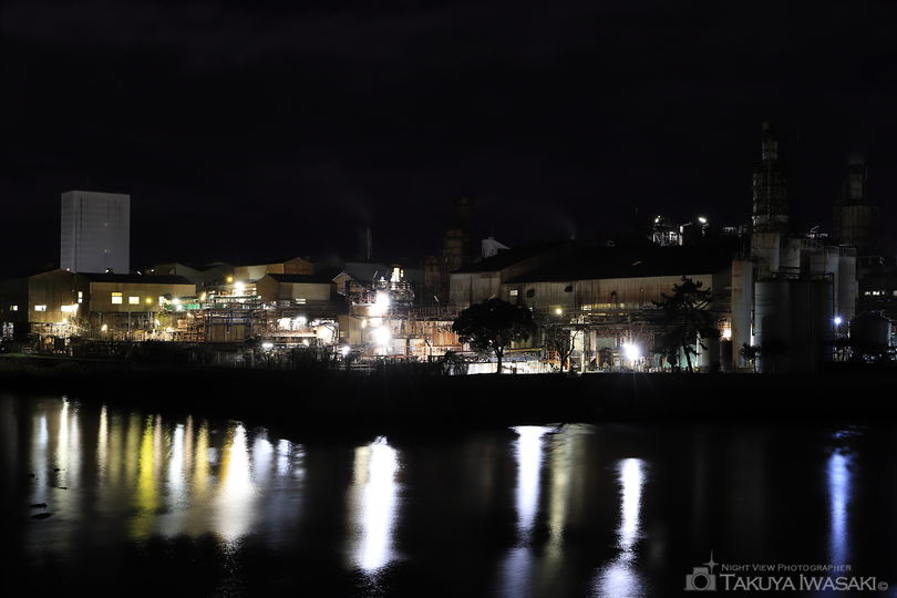 みなと大橋の工場夜景夜景スポット写真（1）