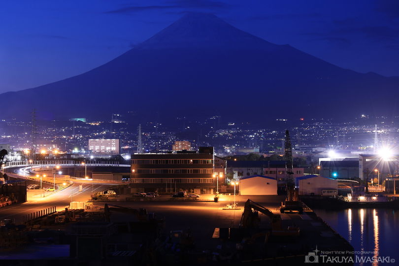 富士と港の見える公園の工場夜景夜景スポット写真（3）