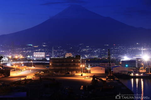 富士と港の見える公園の工場夜景夜景スポット写真（3）class=