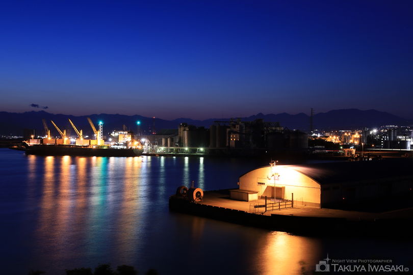 富士と港の見える公園の工場夜景夜景スポット写真（4）