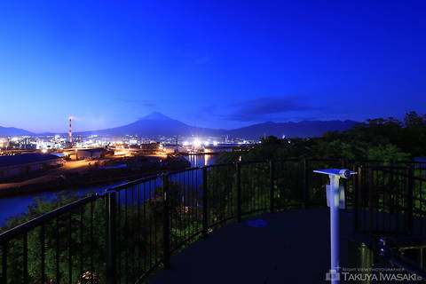 富士と港の見える公園の工場夜景夜景スポット写真（5）class=